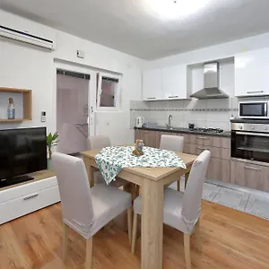 https://apartment-doris-bibinje.hotelinzadar.com